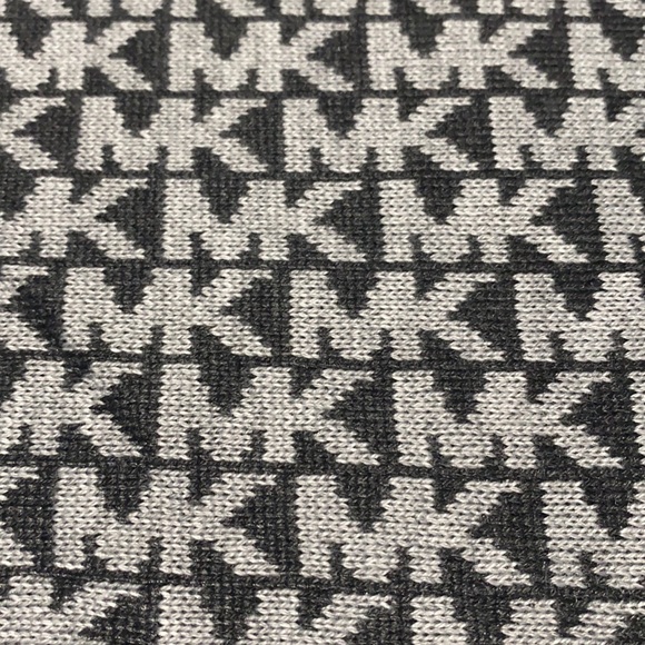 NWOT Michael Kors || Woman’s doble side scarf 🧣 - Picture 6 of 8